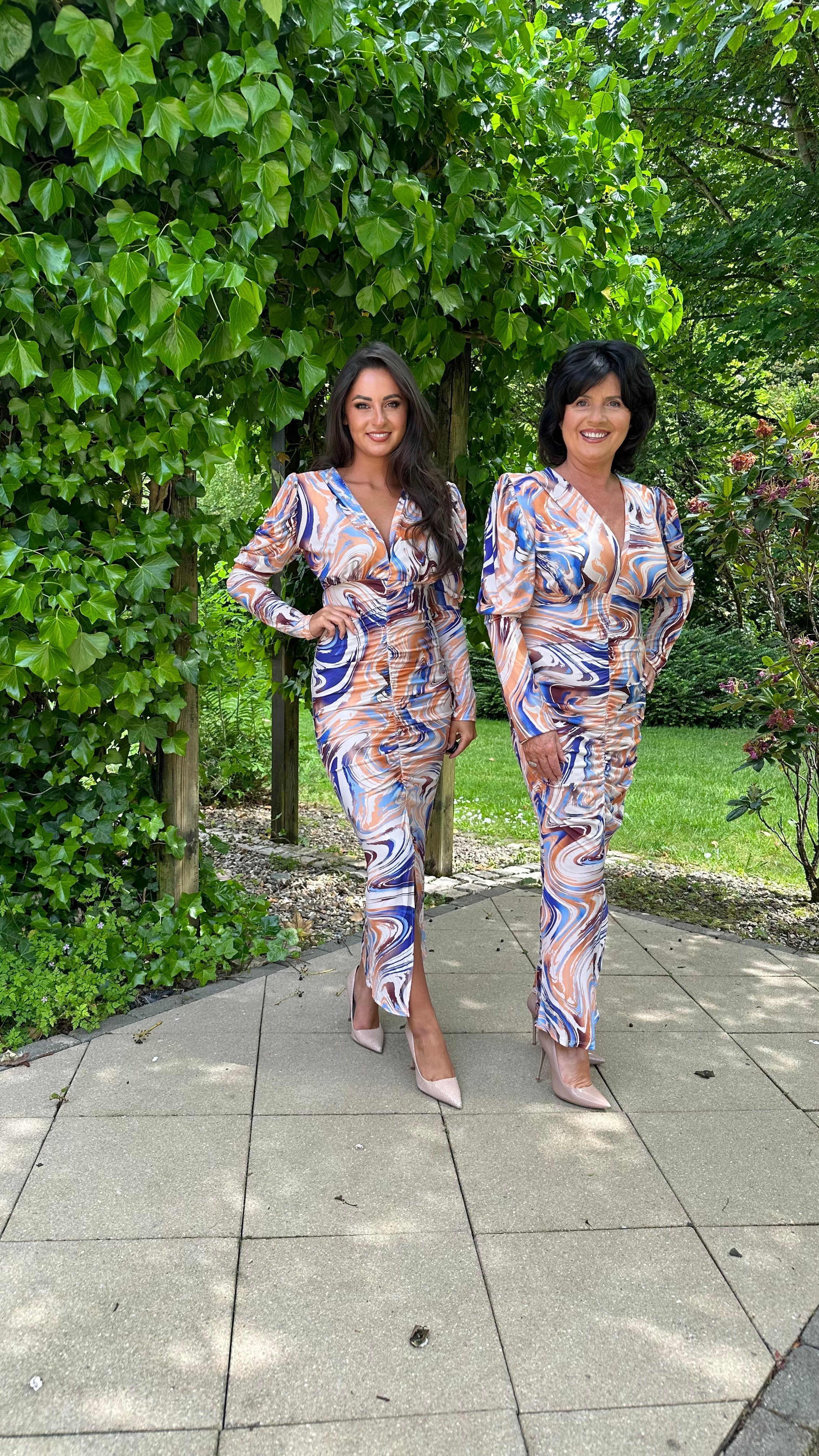 Soraya Bedrucktes Langarm Midi Kleid – Blau/Orange