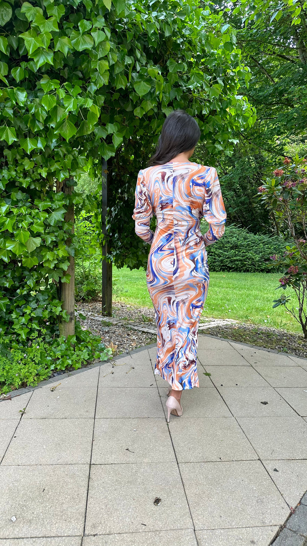 Soraya Bedrucktes Langarm Midi Kleid – Blau/Orange