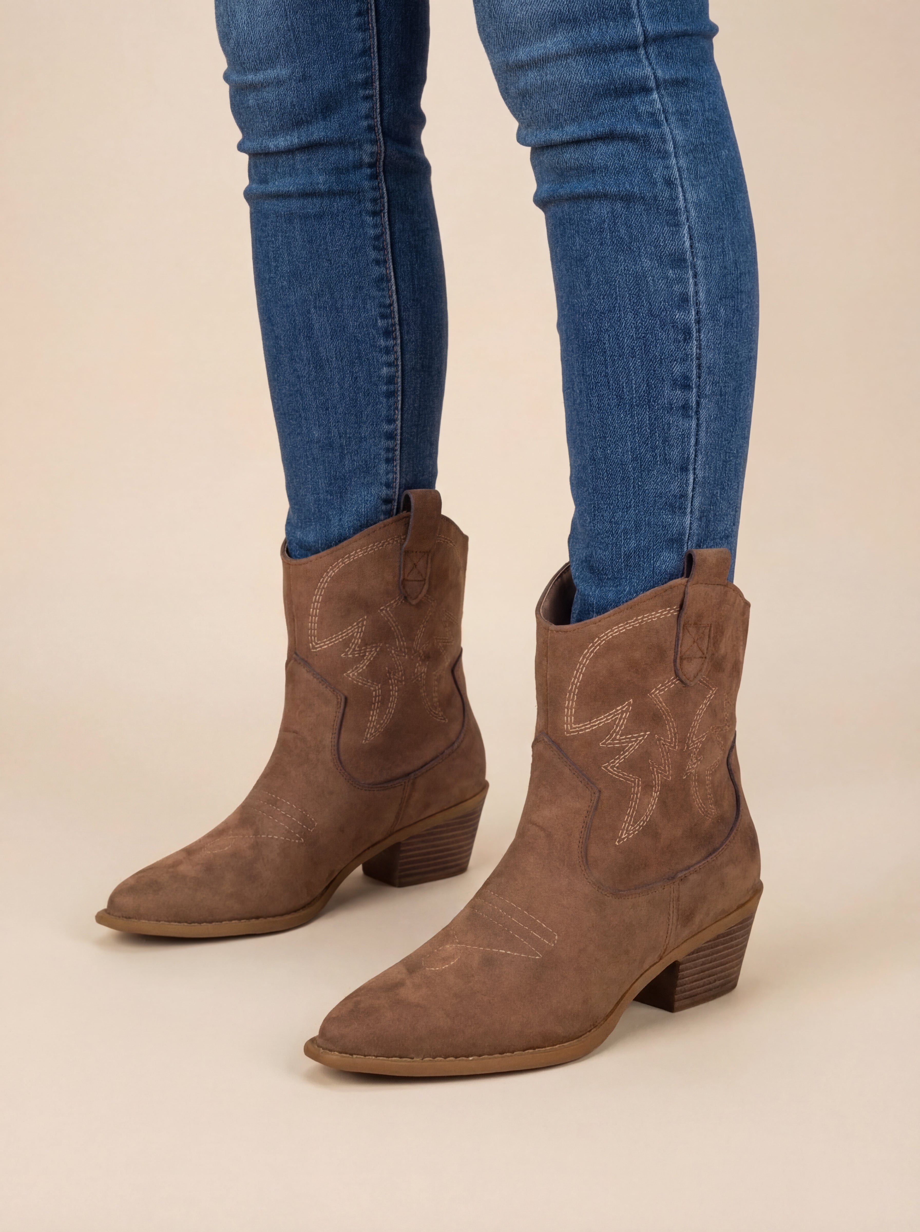 Westernstiefel für Damen – Klassischer Cowboystil mit Moderner Vielseitigkeit