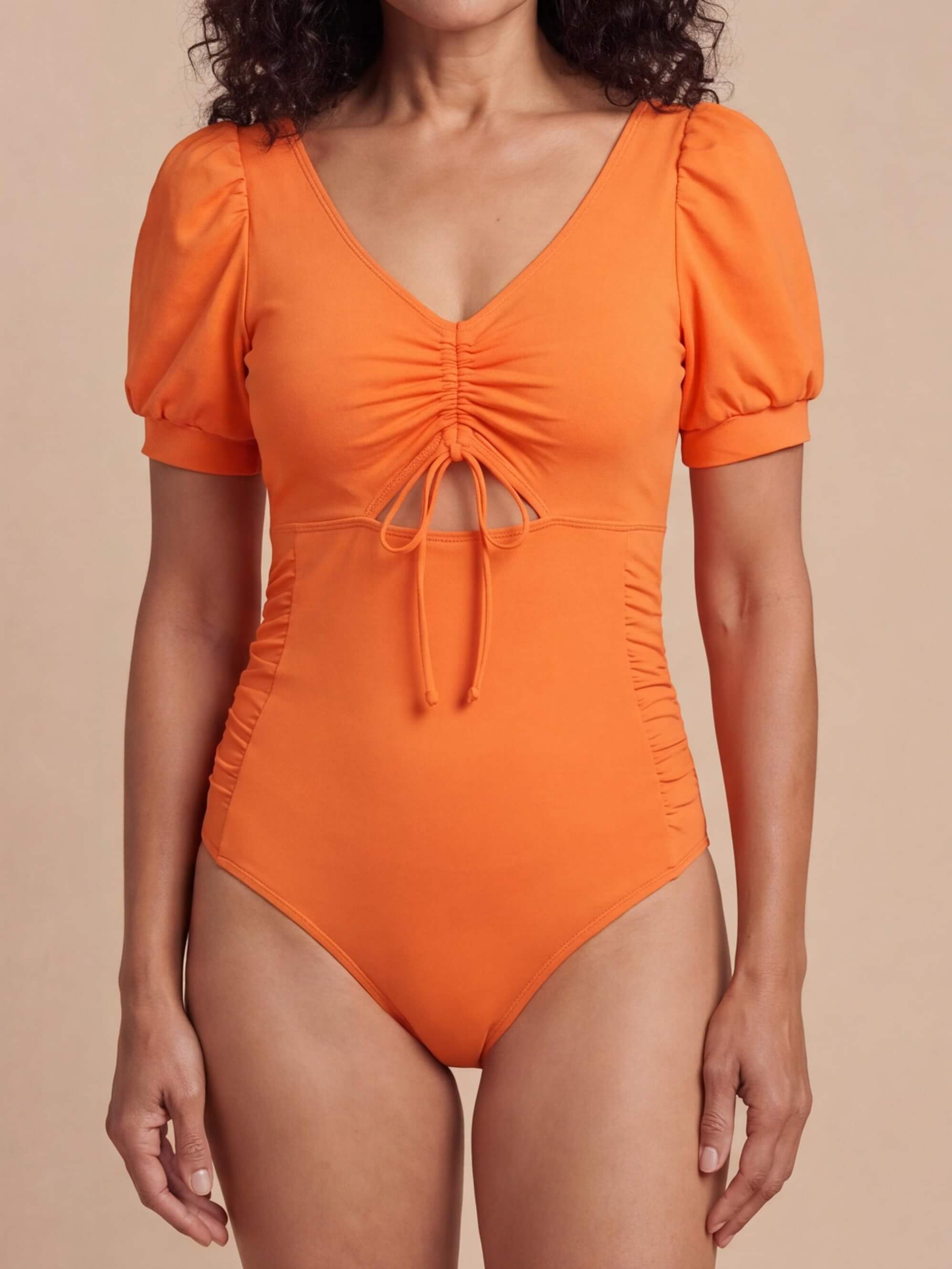 Damen-Badeanzug mit Puffärmeln und Cut-out-Detail